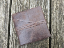 Buch quadratisch Leder