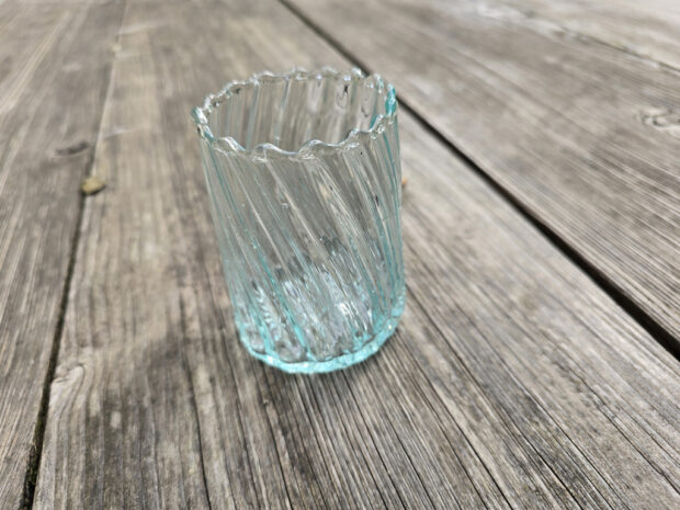 verre aqua strié